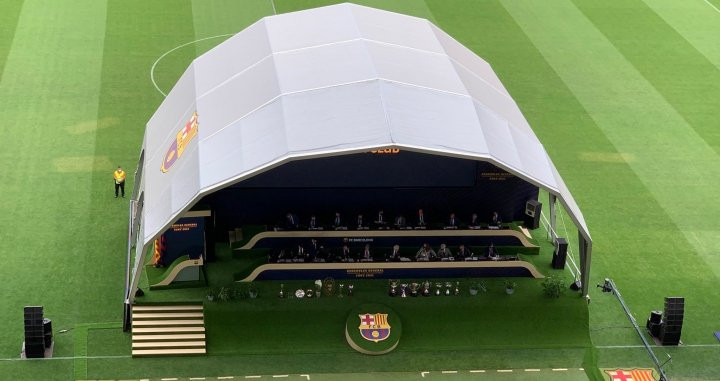 El escenario de la Asamblea de compromisarios en el Camp Nou / Culemanía