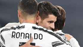 Cristiano Ronaldo y Álvaro Morata la dupla de la Juventus celebrando un gol / EFE