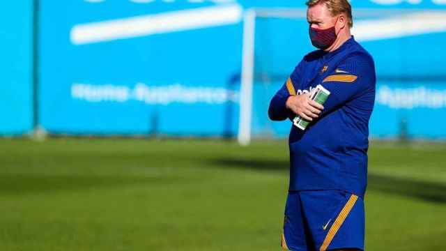 Ronald Koeman en un entrenamiento con el Barça / EFE