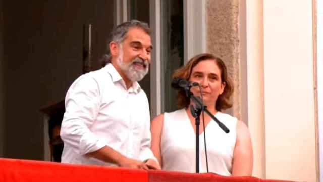 Cuixart y Colau en el pregón de las Fiestas de Gràcia / AYUNTAMIENTO DE BARCELONA