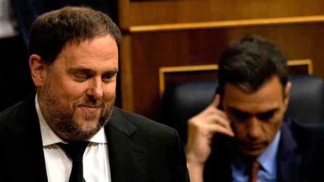 Oriol Junqueras, el líder de Esquerra, al lado de Pedro Sánchez en el Congreso, en una imagen de archivo