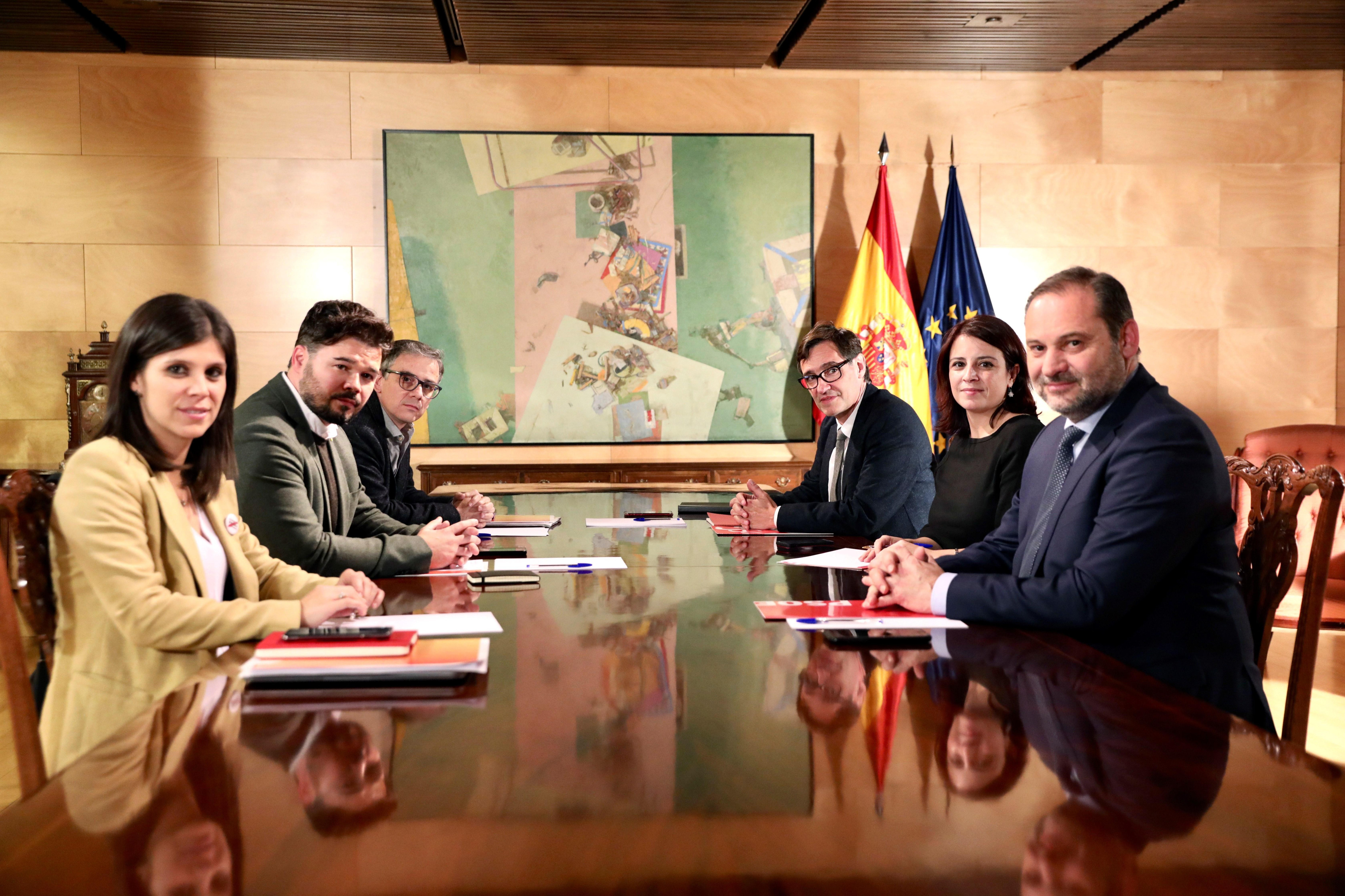 Las delegaciones de ERC y del PSOE,  en una de las últimas reuniones en Madrid / EFE
