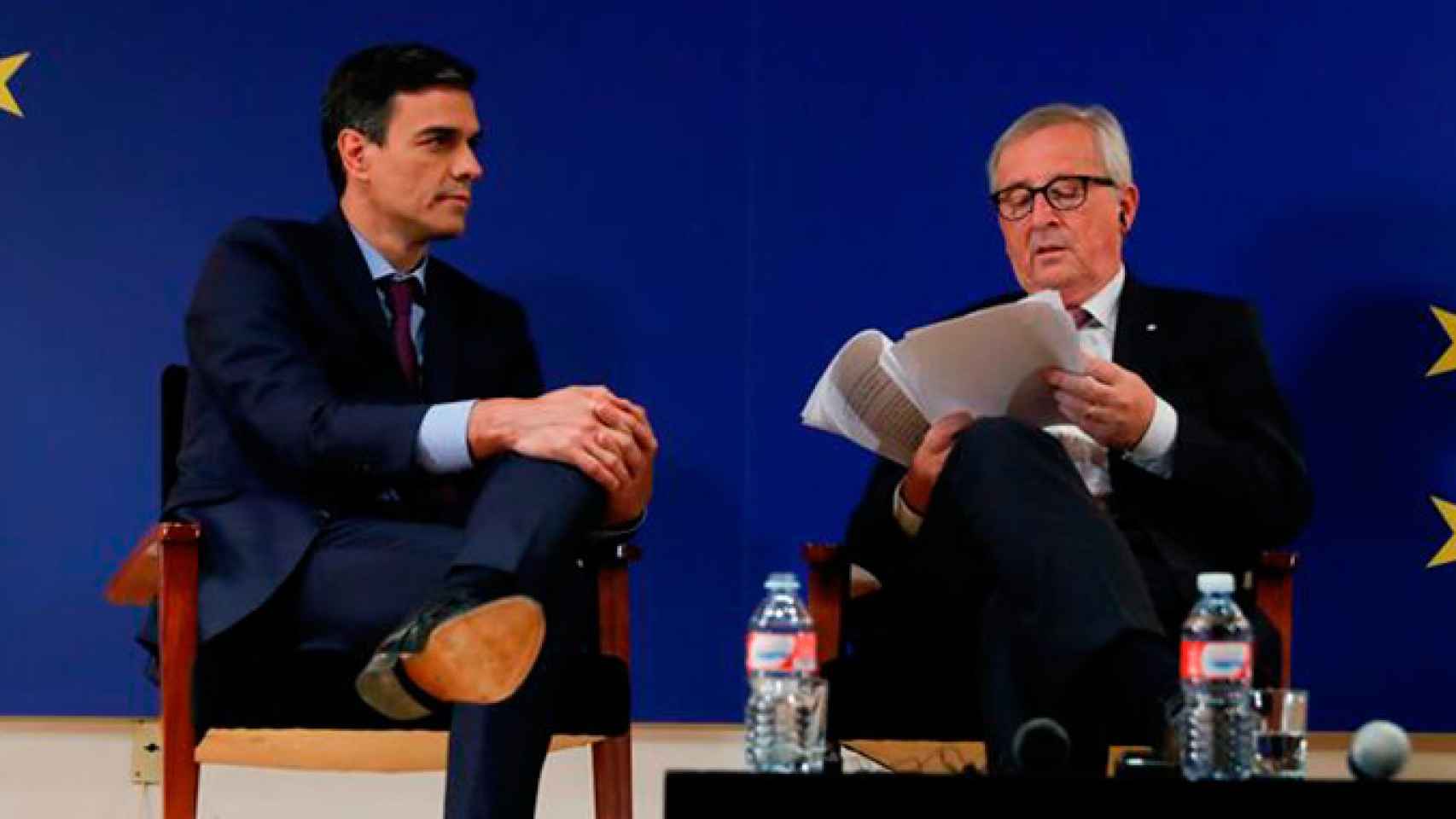 El presidente de la Comisión Europea, Jean-Claude Juncker (d), junto al presidente del Gobierno, Pedro Sánchez (i) / EFE