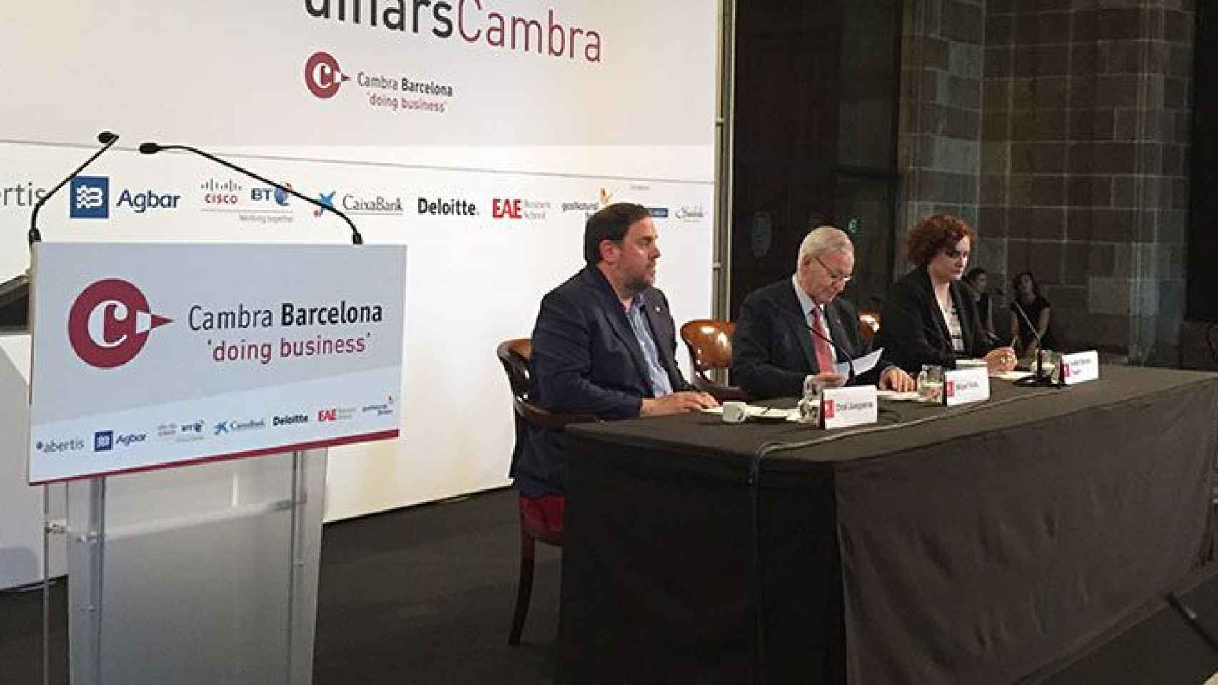 El vicepresidente catalán Oriol Junqueras, junto al presidente de la Cámara de Comercio de Barcelona, Miquel Valls / CG