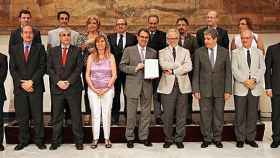 El presidente de la Generalidad, Artur Mas, y varios consejeros autonómicos, junto a los miembros del Consejo Asesor para la Transición Nacional