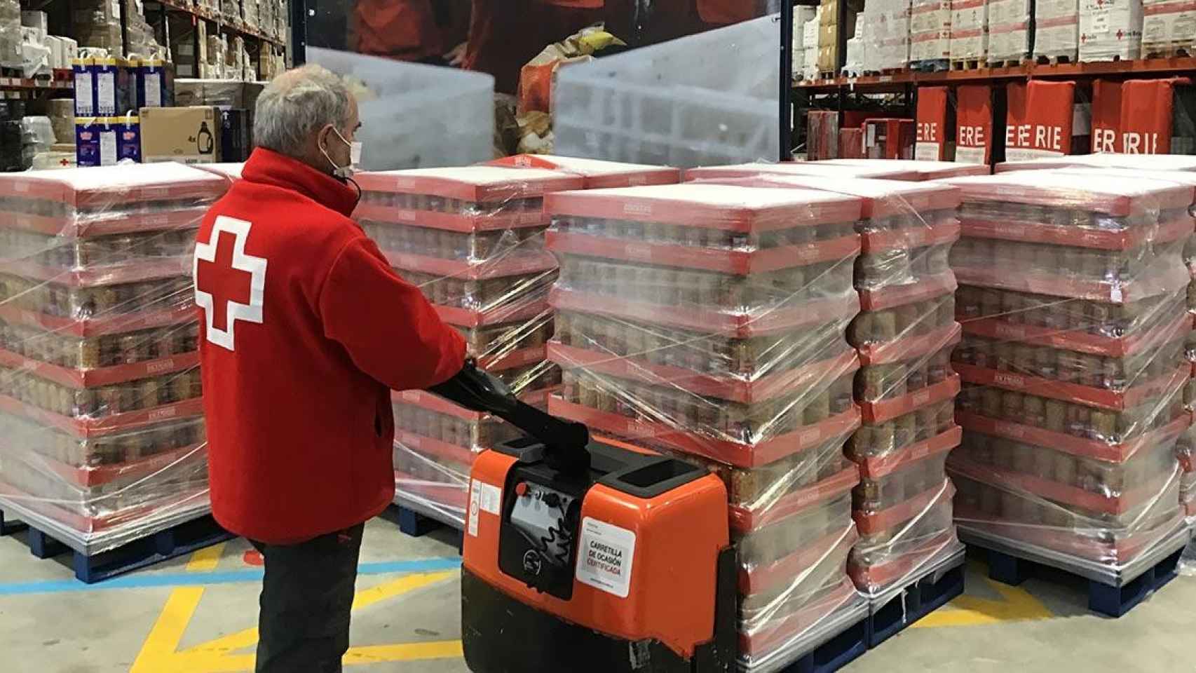 Mercadona entrega 6.041 kilos de garbanzos cocidos a la Cruz Roja de Cataluña / MERCADONA
