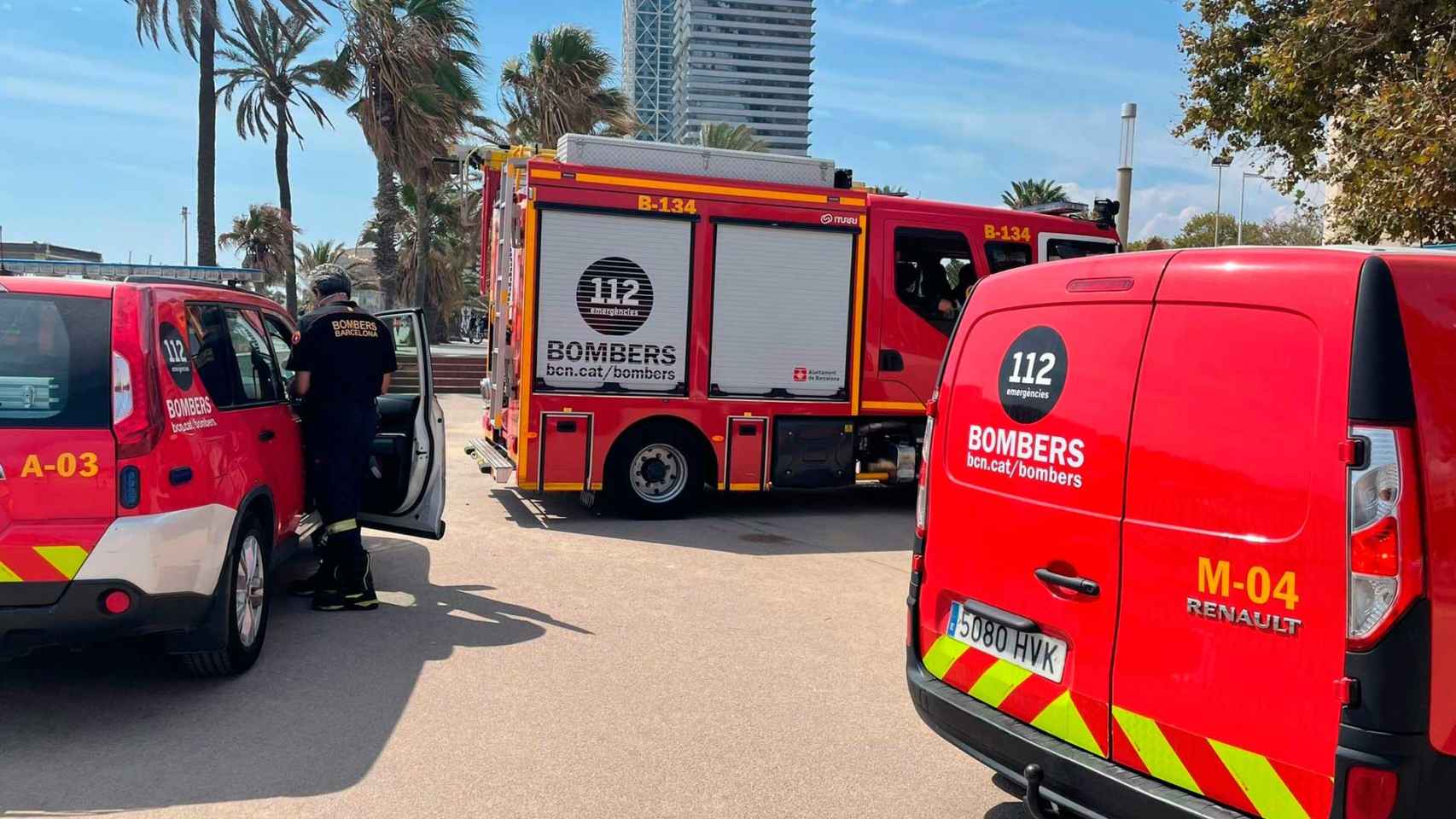 Bombers de la Generalitat, como los que han asistido al incendio en El Prat de Llobregat / EUROPA PRESS