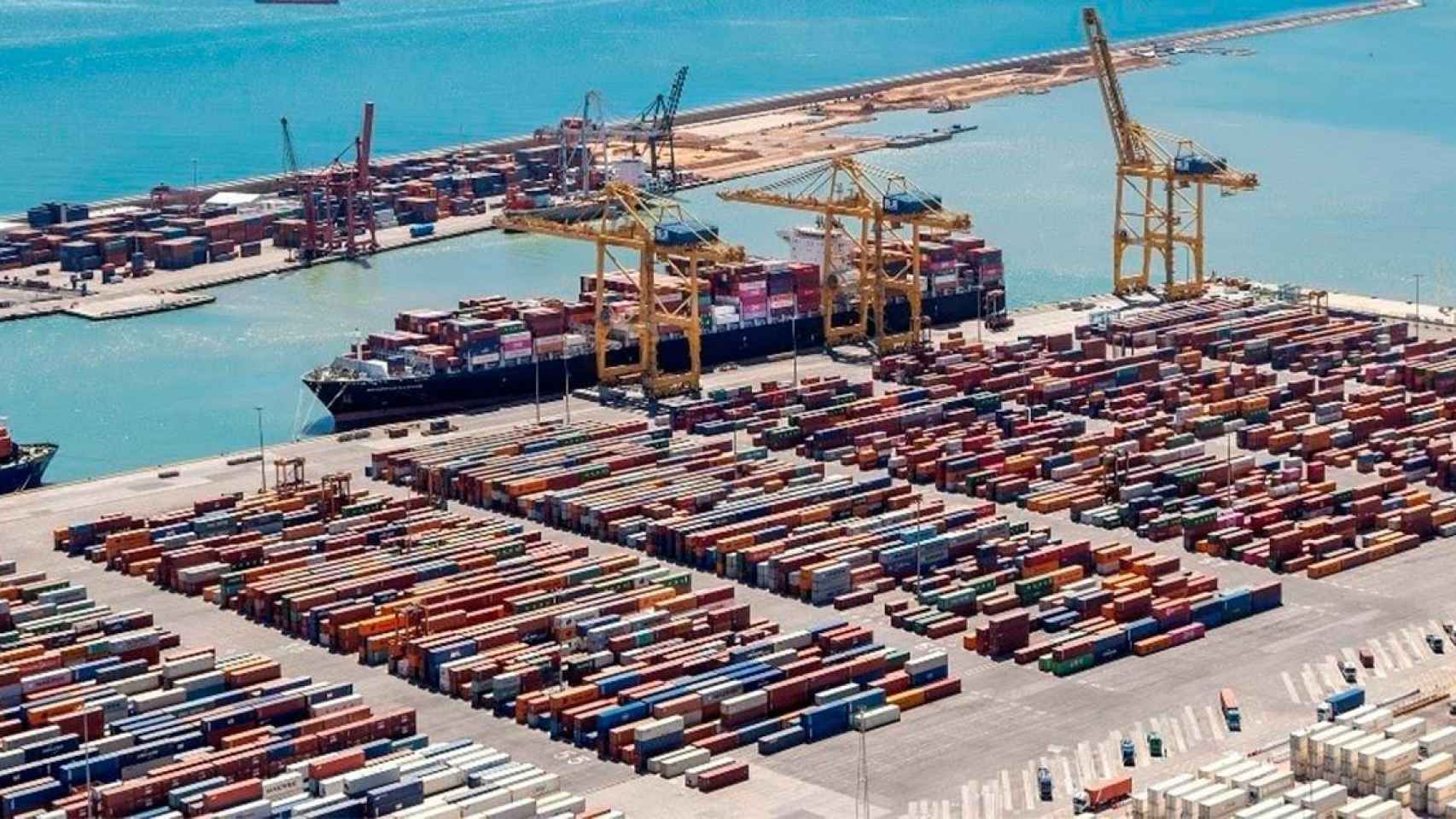 Imagen aérea de la zona de carga del Puerto de Barcelona / EP