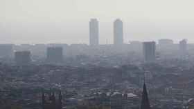 Vista de Barcelona para ilustrar el episodio por alta contaminación / ALEJANDRO GARCÍA (EFE)