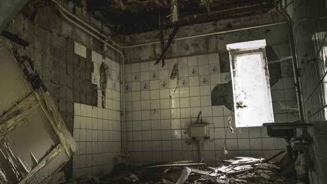 Imagen de un hospital abandonado como el escape room de Barcelona / PIXABAY