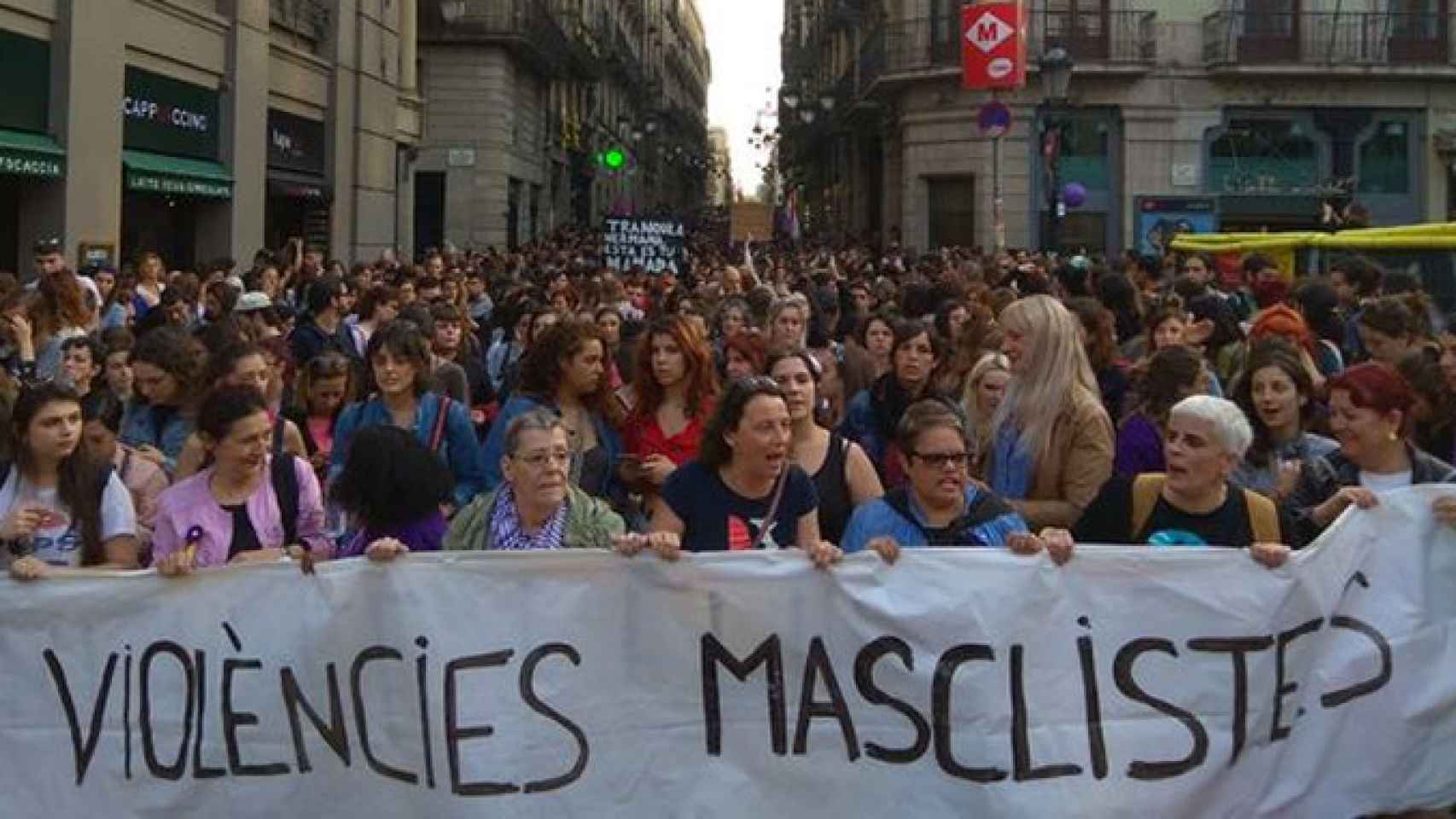 Concentración contra violencia machista y a favor de las denuncias de delitos contra la libertad sexual en Barcelona