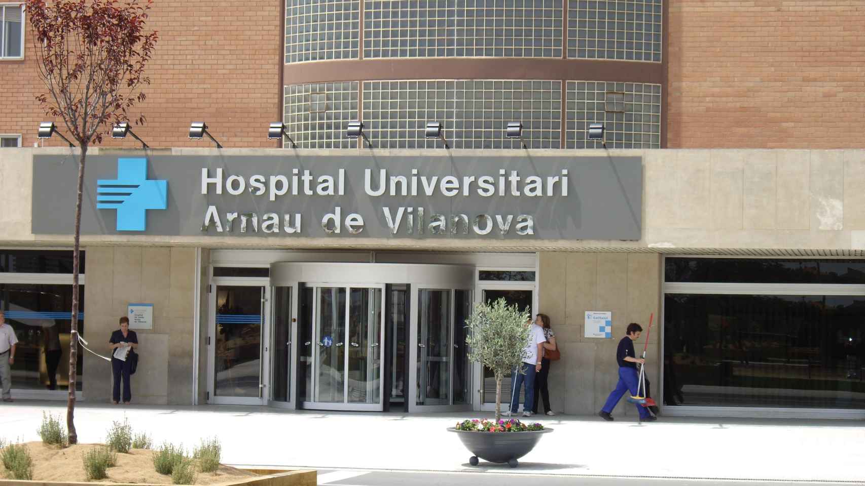 Entrada del Hospital Arnau de Vilanova de Lleida, en una imagen de archivo
