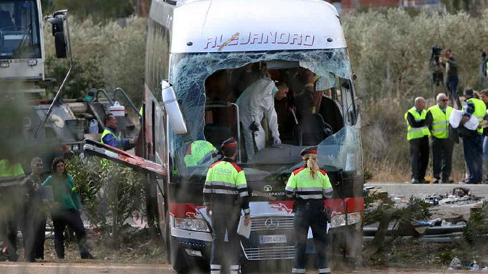 El autobús accidentado en Freginals | EFE