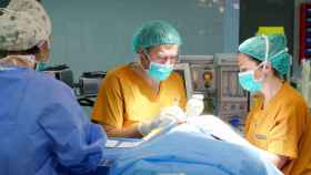 Intervención quirúrgica en el hospital Vall d'Hebron de Barcelona