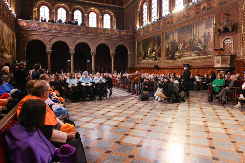 Ceremonia de investidura de Joan Manuel Serrat y Maria del Mar Bonet como doctores 'honoris causa' / UNIVERSITAT DE BARCELONA