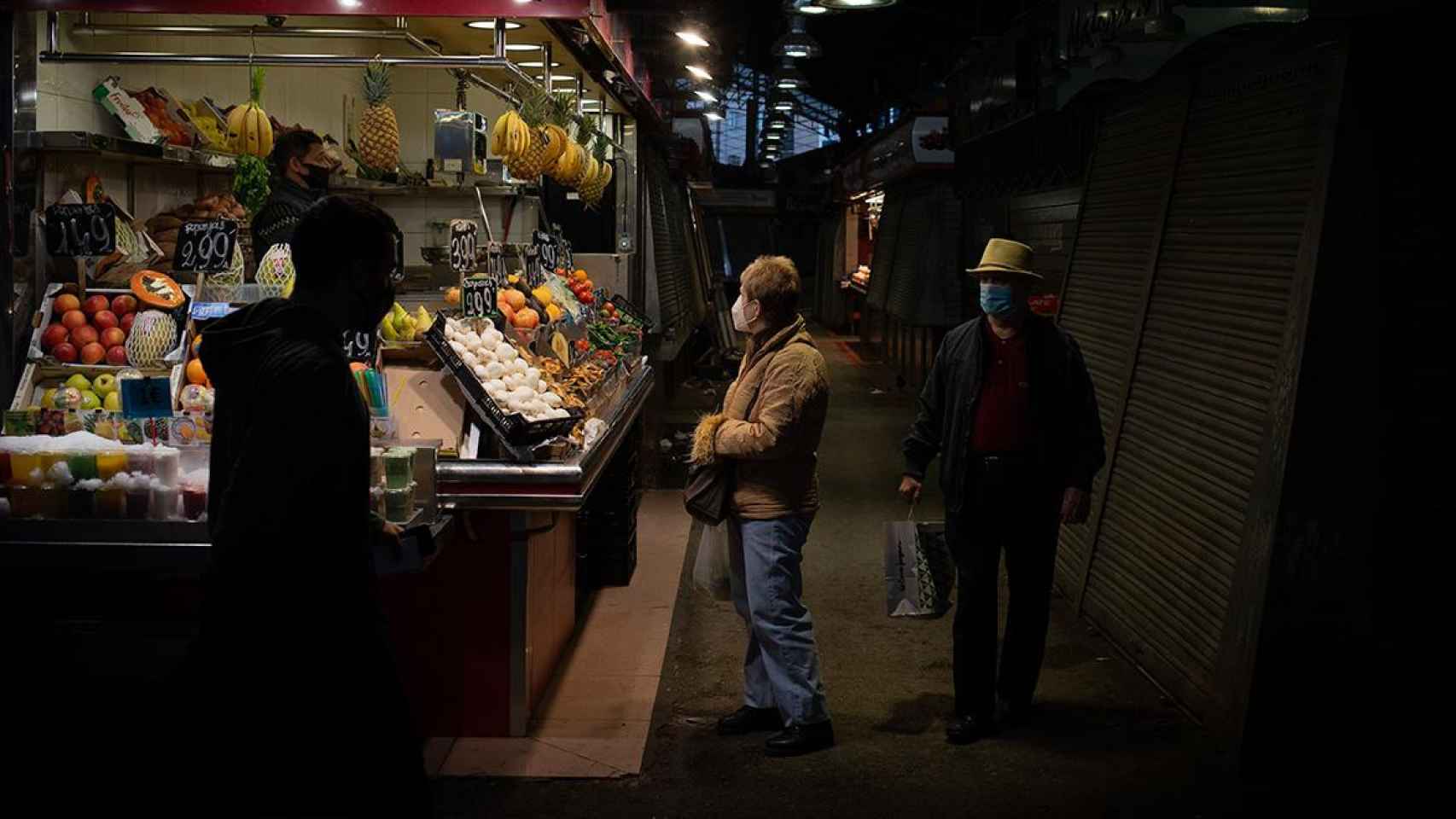 Un puesto de frutas en el mercado de la Boquería en Barcelona, uno de los termómetros de la subida del IPC en la Ciudad Condal / EUROPA PRESS