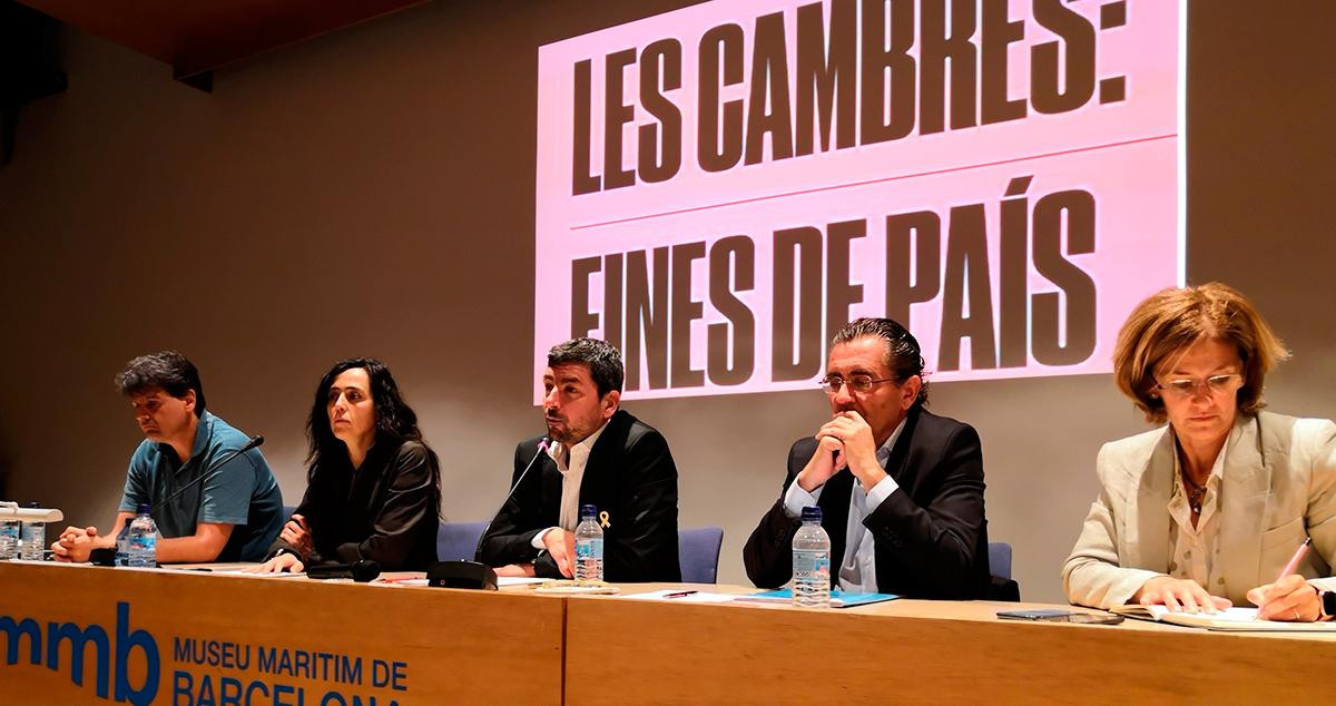 Presentación de la candidatura Eines de País a las cámaras de comercio catalanas, con Joan Canadell (c) y Mònica Roca (2i) / EUROPA PRESS