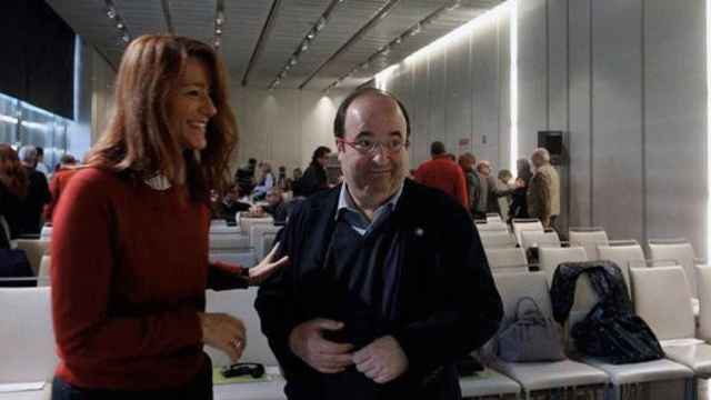 Laia Bonet junto al primer secretario del PSC, Miquel Iceta, en un acto del PSC / EFE