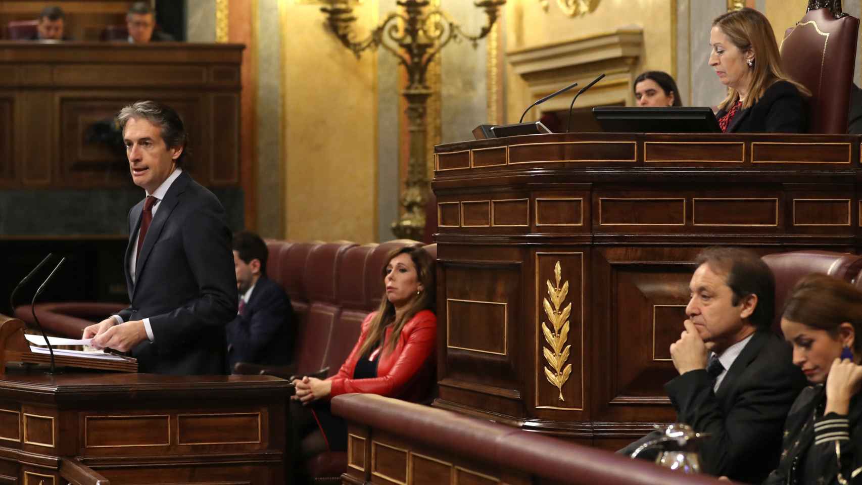 El ministro de Fomento, Íñigo de la Serna, durante su intervencion en el pleno del Congreso de los Diputados, donde se debatió el real decreto-ley que reforma la estiba / EFE