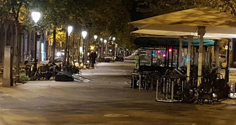 Terrazas durante las noches de los disturbios en Barcelona / Toni Bolaño