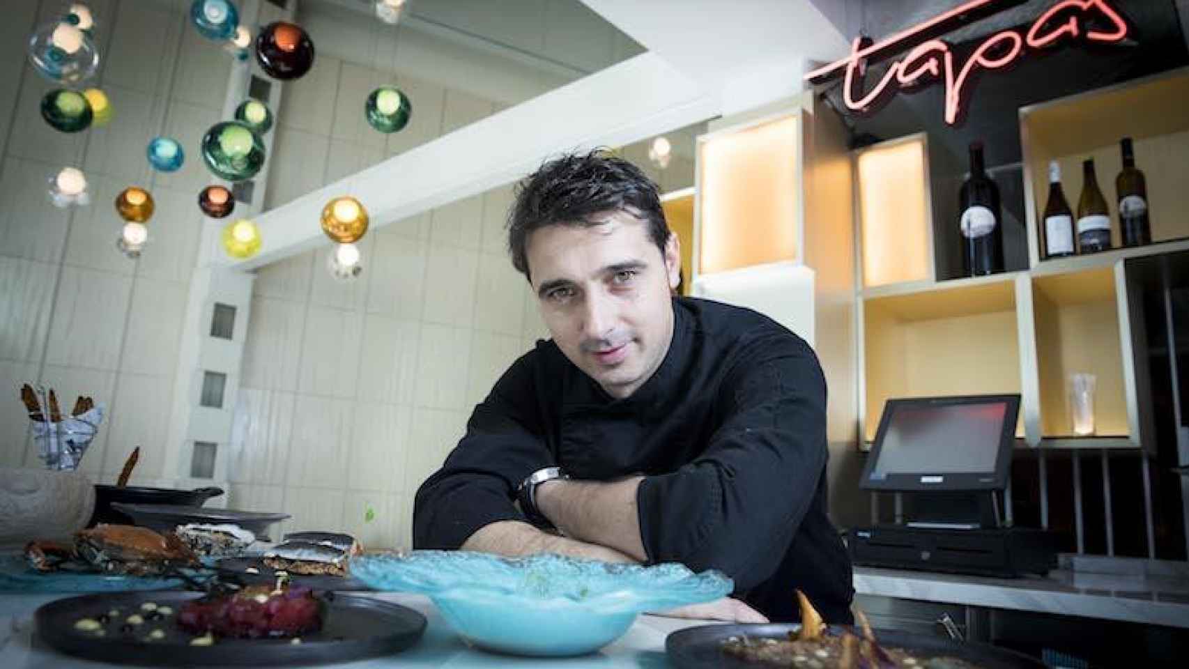 El chef Fran López en el nuevo local Xerta Tapas Bar
