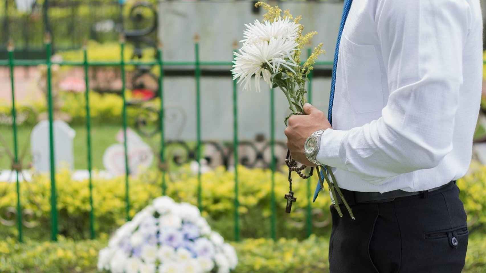 Hombre en el cementerio, en referencia a la posibilidad de morir de amor / CREATIVE COMMONS