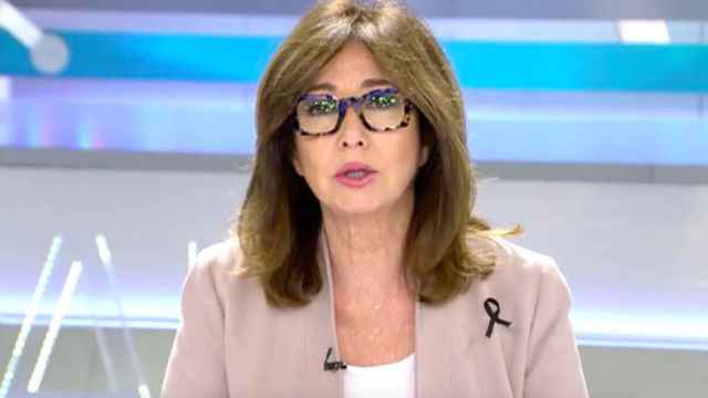 Ana Rosa Quintana saca los colores a Alfonso Merlos en directo / MEDIASET