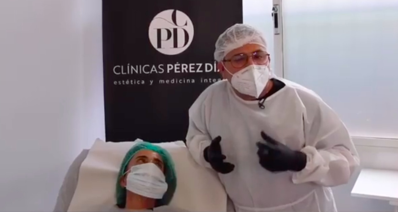 María Patiño en la clínica estética junto al doctor Pérez Díaz / INSTAGRAM