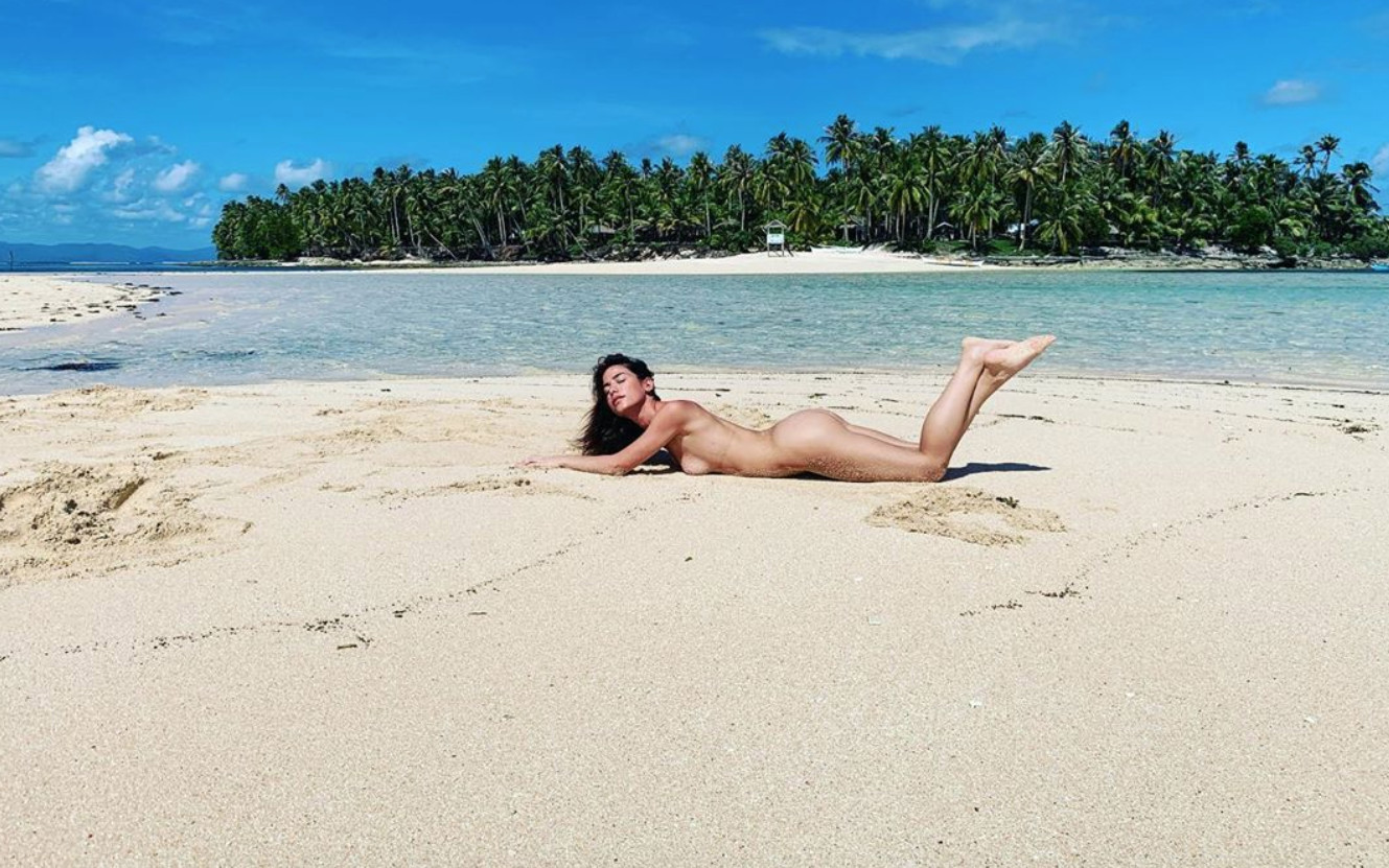 Ares Teixidó se marca un desnudo integral en una playa de Filipinas / INSTAGRAM