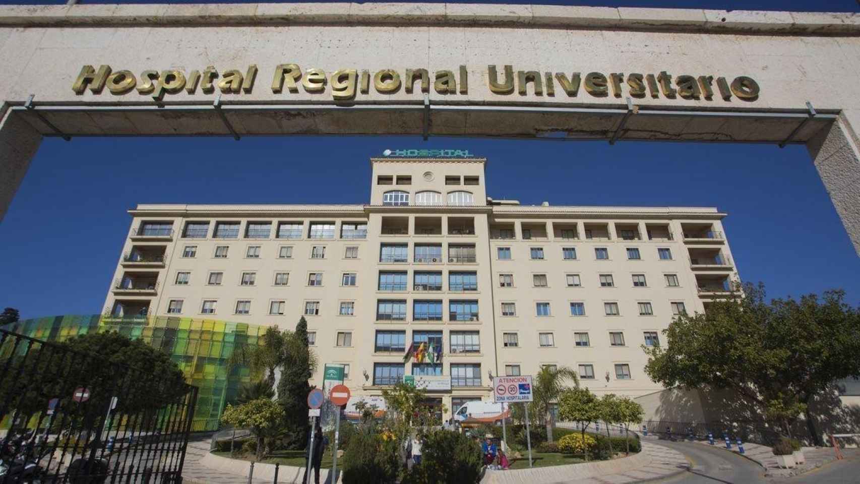 La fachada del Hospital Regional de Málaga / EP