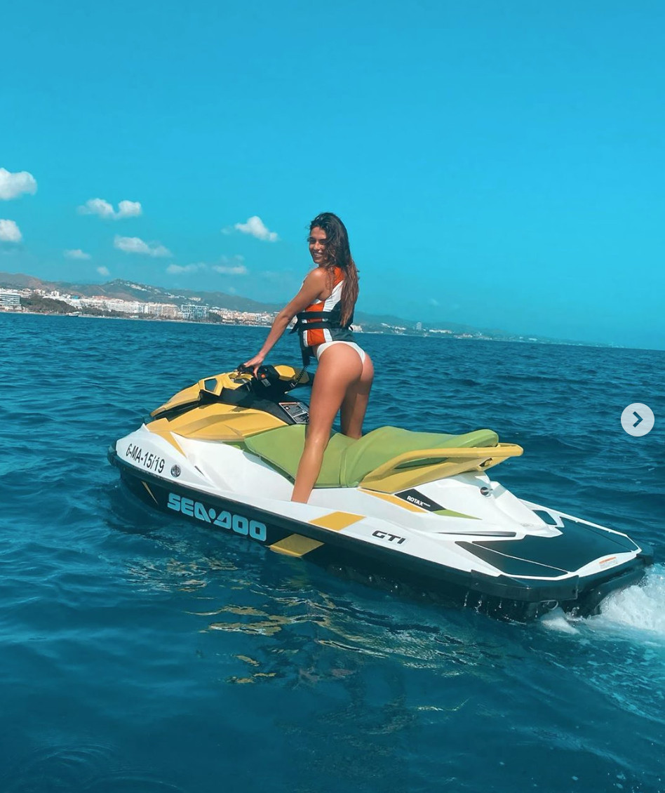 Sofía Suescun en moto de agua