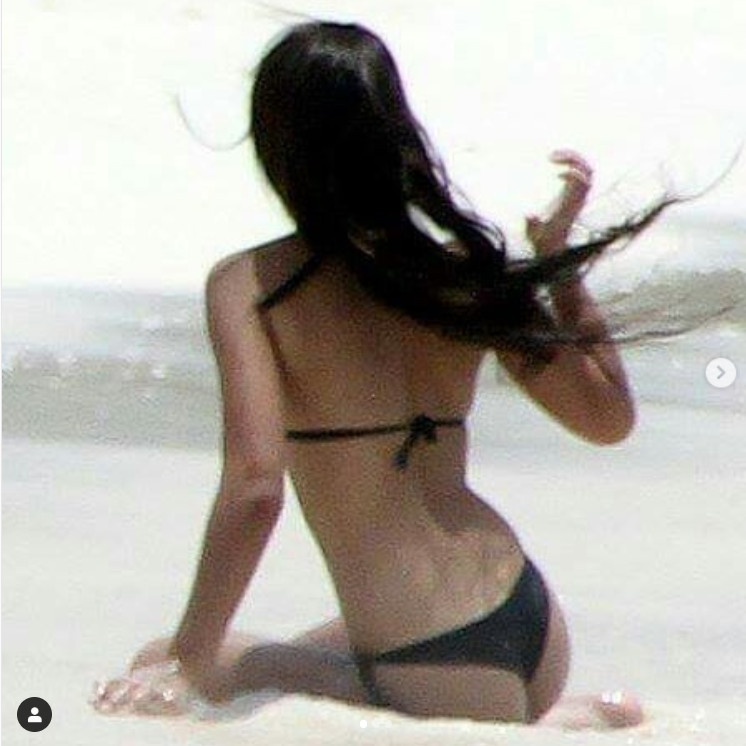 Antonella Roccuzo pillada en la playa con tanga / Instagram
