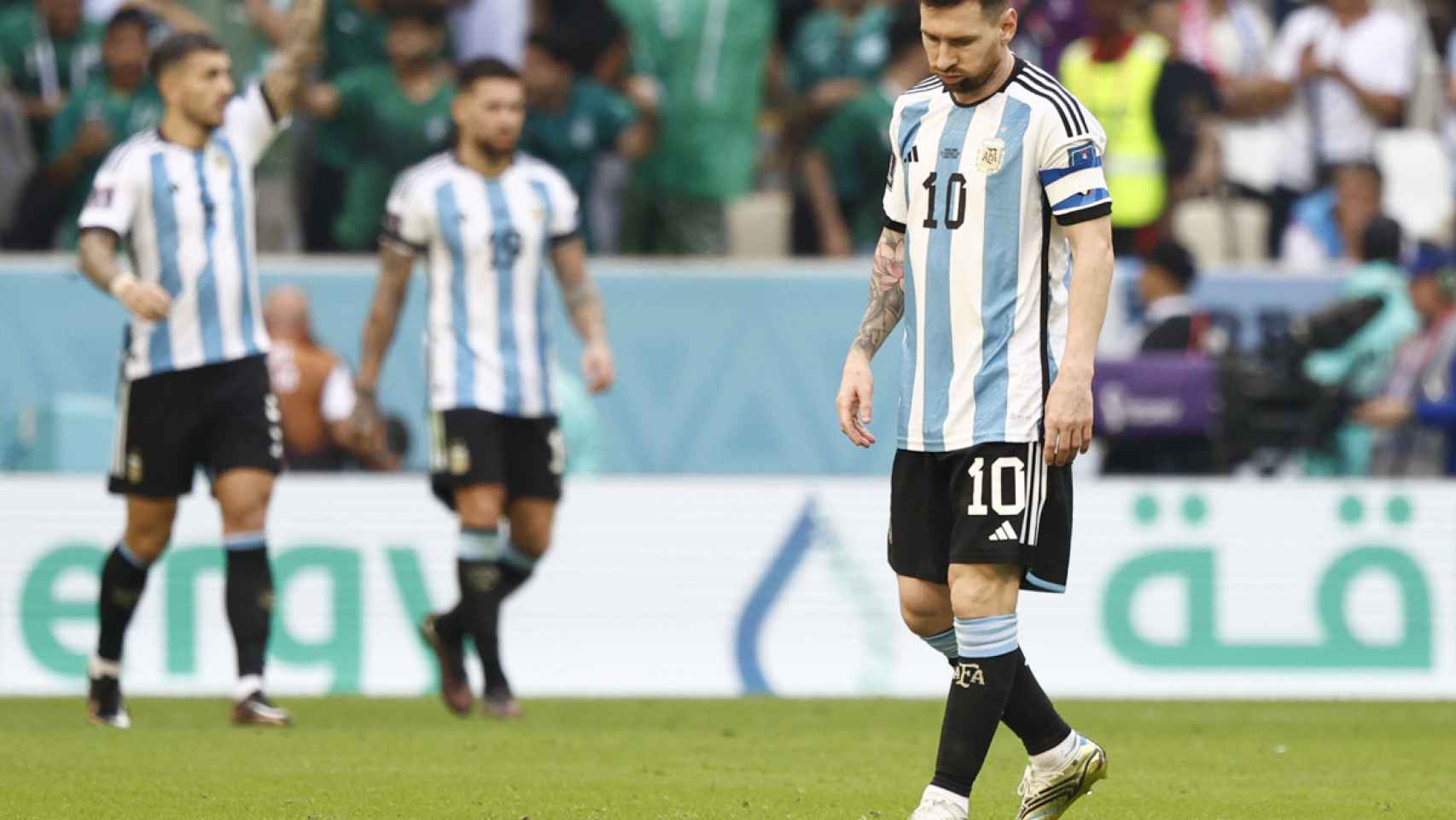 Leo Messi, cabizbajo tras uno de los goles de Arabia Saudí / EFE