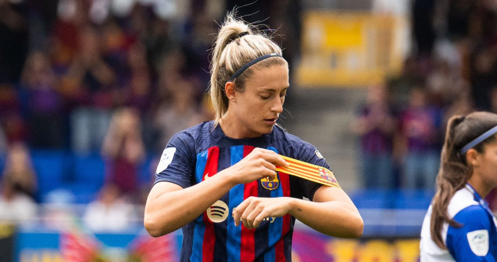 Alexia Putellas se pone la cinta de capitana del Barça Femenino / FCB