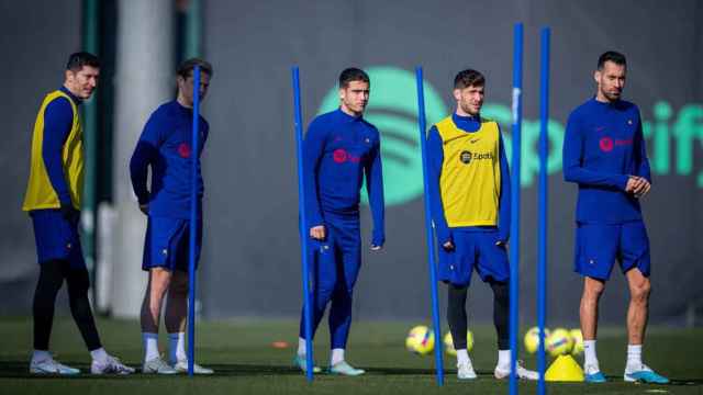 Los futbolistas del Barça de Xavi, en el entrenamiento previo al partido contra el Sevilla / FCB