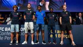 Griezmann, Neto, Firpo, Wagué y De Jong en su presentación ante las peñas / FC Barcelona