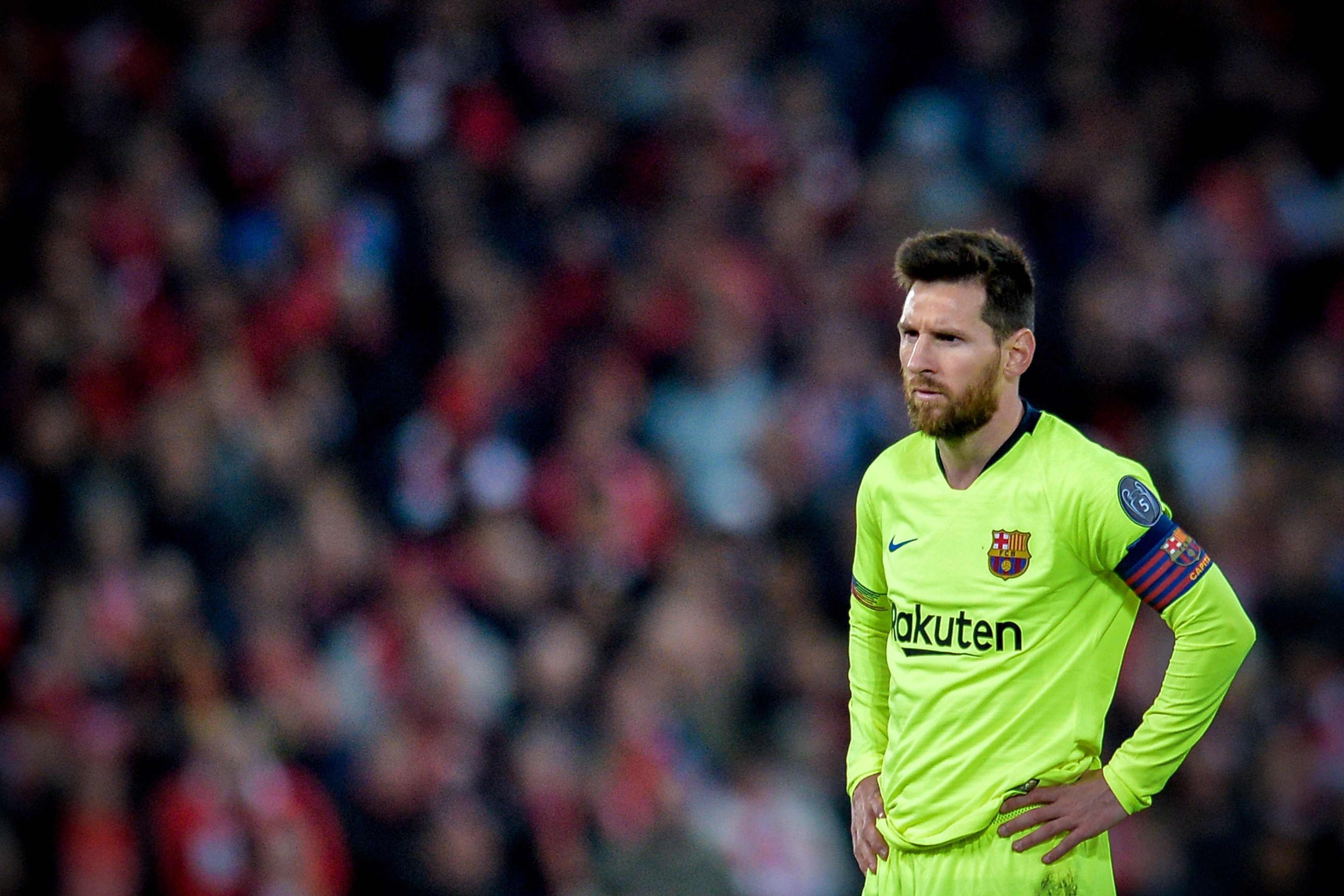 Una foto de Leo Messi incrédulo durante el Liverpool - Barça / EFE