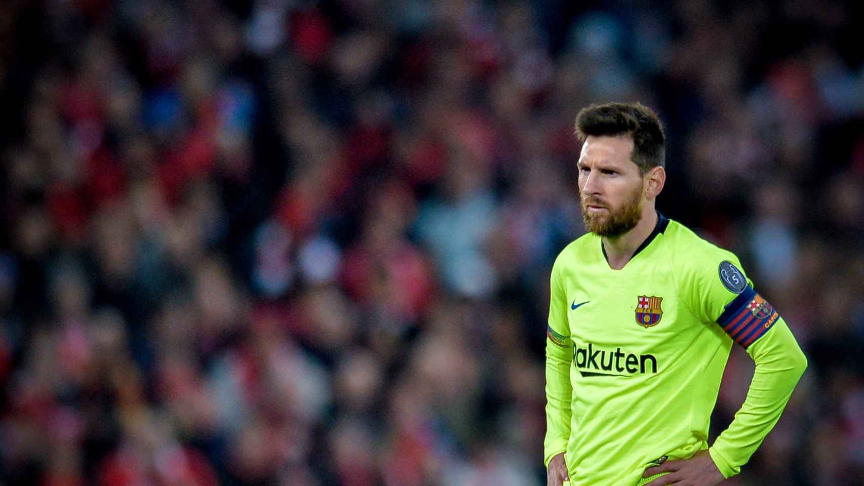 Una foto de Leo Messi incrédulo durante el Liverpool - Barça / EFE