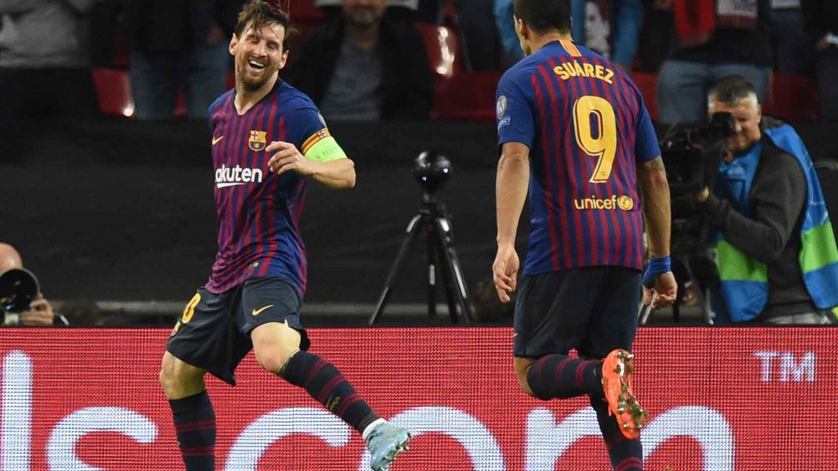 Messi y Suárez celebran un gol del argentino / EFE