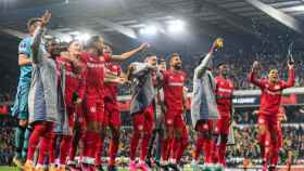 El Bayer Leverkusen del ex madridista Xabi Alonso celebra el pase a semifinales de la Europa League / REDES