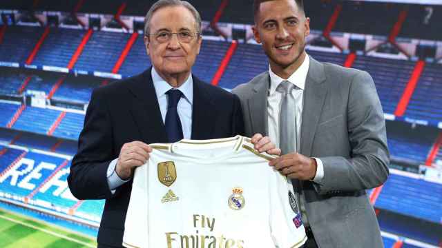 Florentino Pérez y Eden Hazard en la presentación del belga / EFE