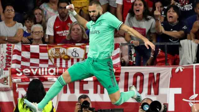 Benzema celebra su gol ante el Sevilla / EFE