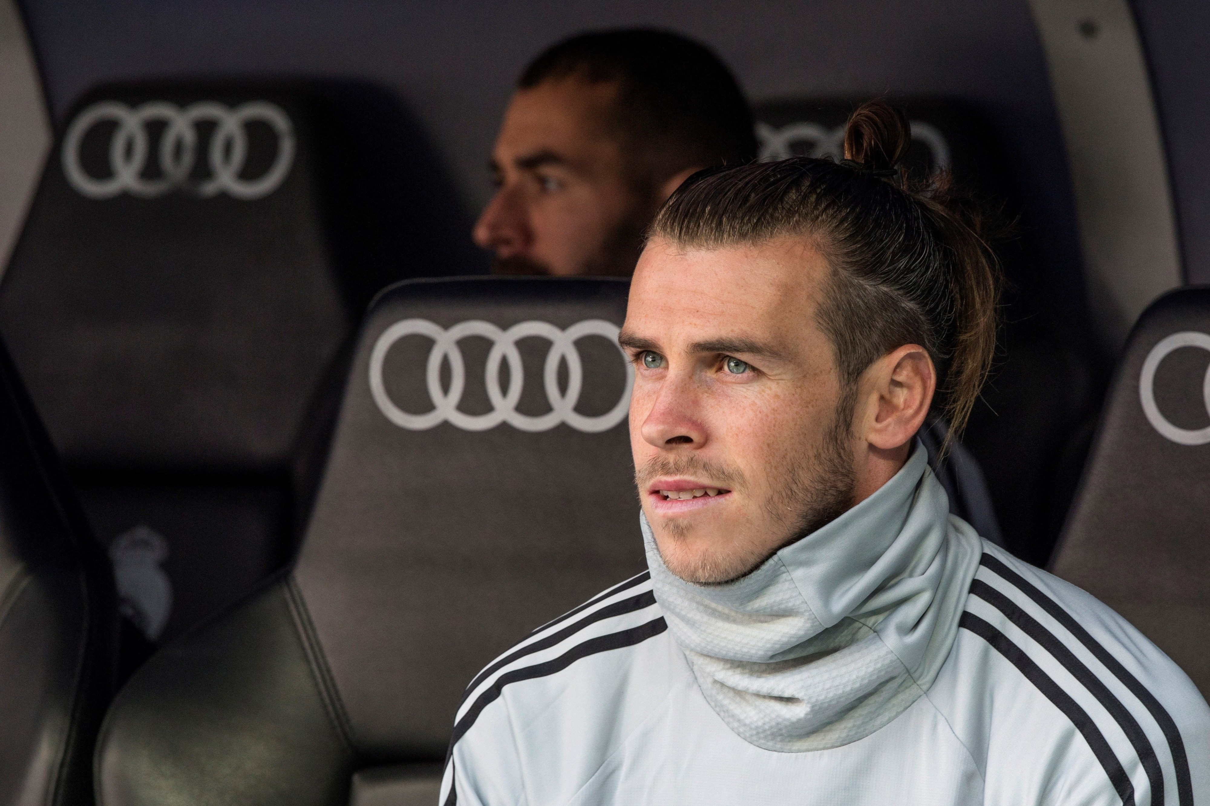 Una foto de archivo de Gareth Bale en el banquillo del Bernabéu / EFE