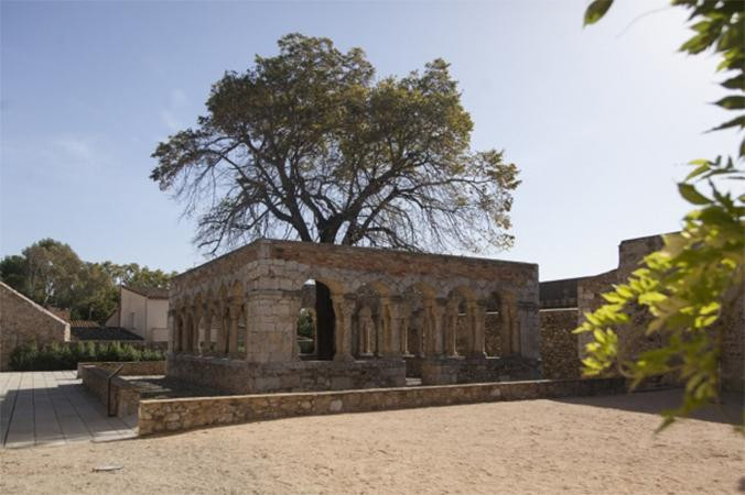 Claustro románico de Sant Domènec / AJUNTAMENT DE PERALADA