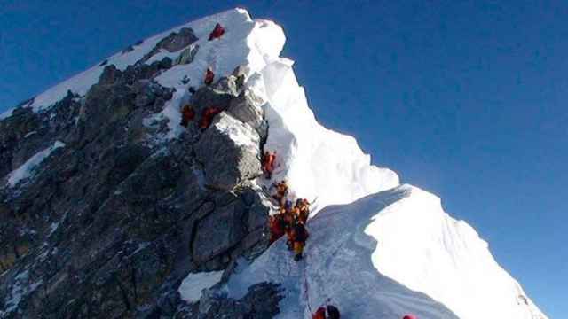 Una expedición escala el Everest / EFE