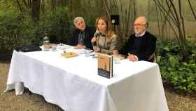 La editora Eva Moll, junto a Ruiz-Domènec y Javier Tejada debaten sobre la novela 'Kraft', de Jonas Lüscher / LG