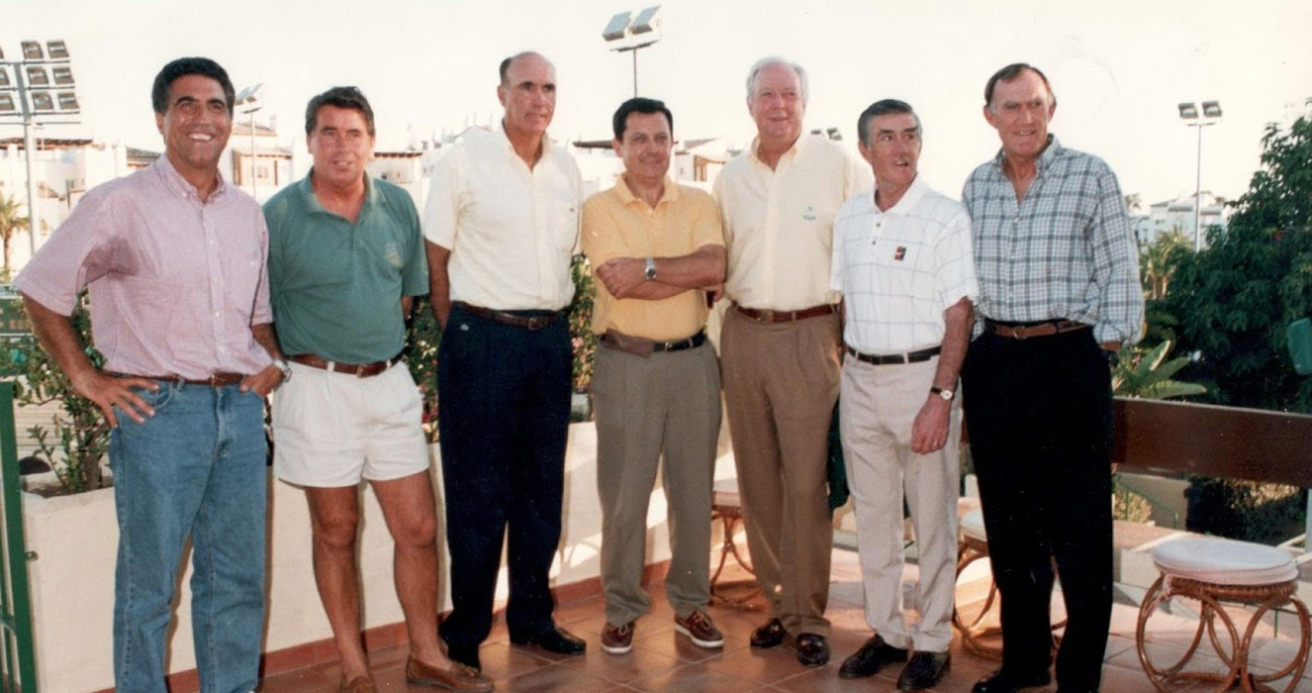 Manolo Santana, segundo por la izquierda / CEDIDA