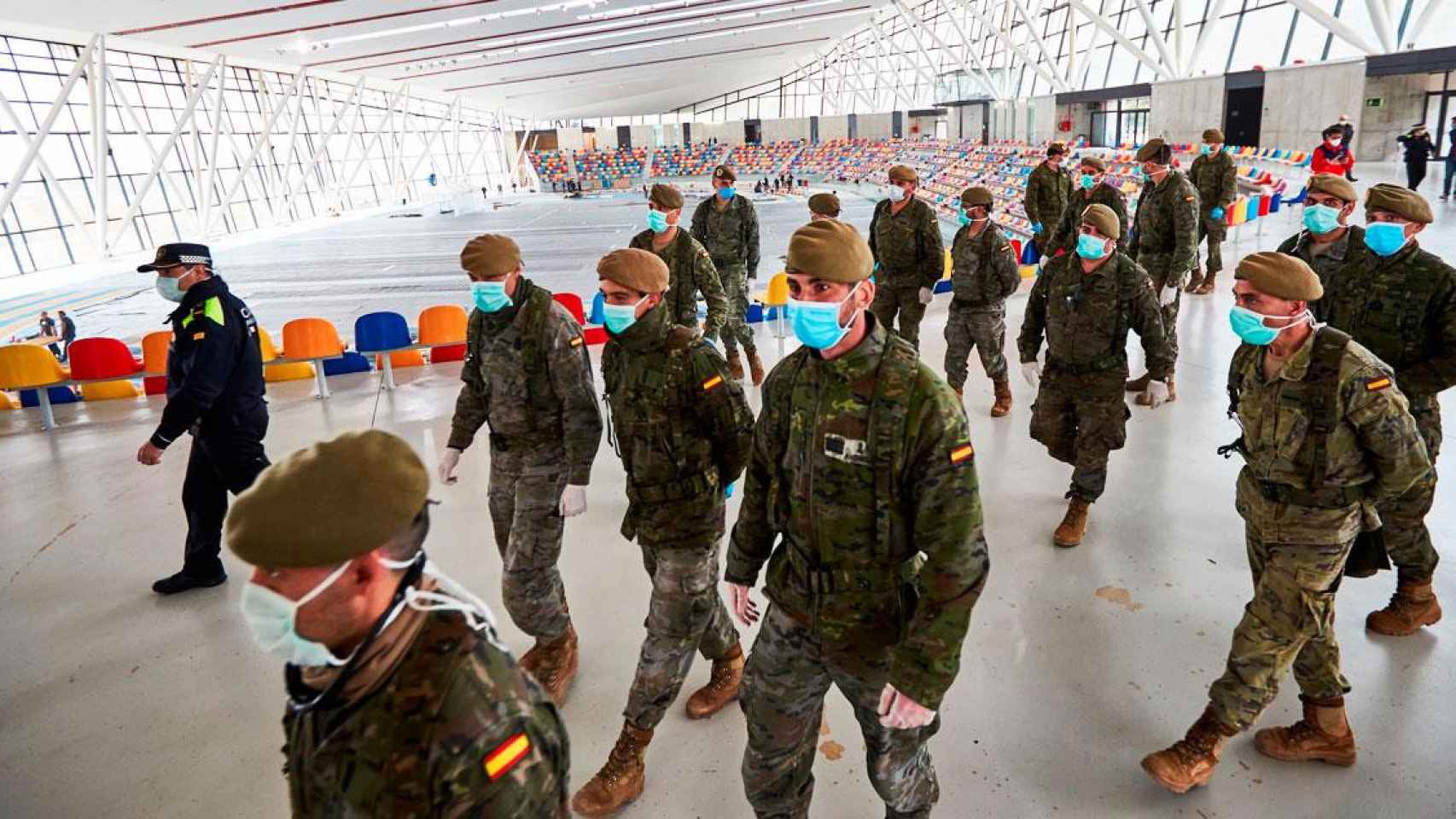 Miembros del Ejército encargados de instalar el hospital de campaña de Sabadell / CG
