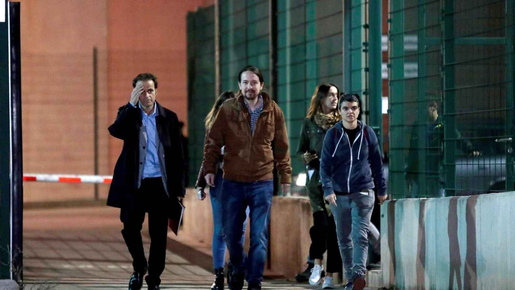 Pablo Iglesias, uno de la larga lista de políticos comunes y socialistas que han visitado a los políticos presos cuando estaban en Cataluña, a su salida de lledoners / EFE
