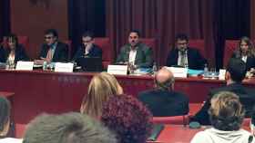 Oriol Junqueras (centro) y su equipo económico presenta en rueda de prensa el proyecto de Presupuestos de 2016 en el Parlamento catalán.